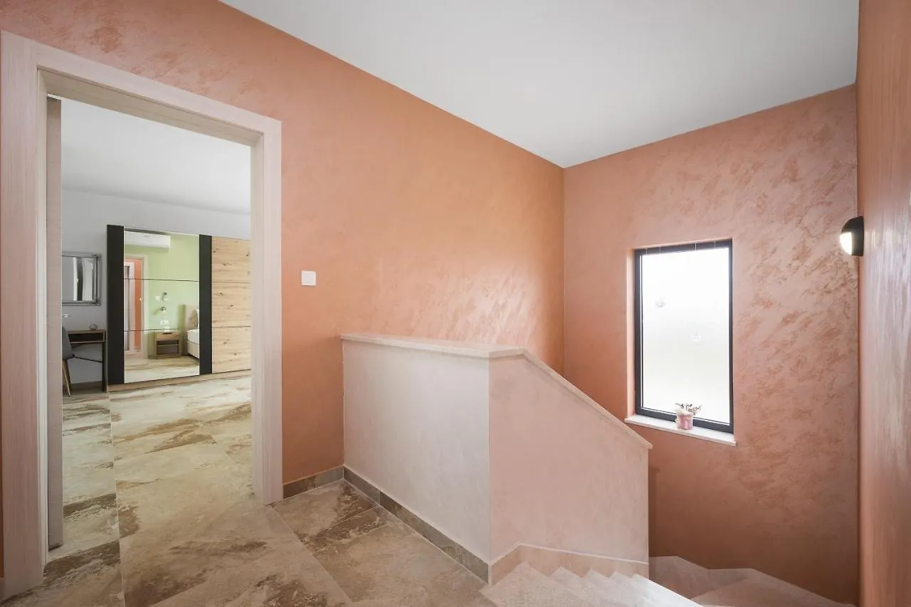 Villa Nur Pula 0*,