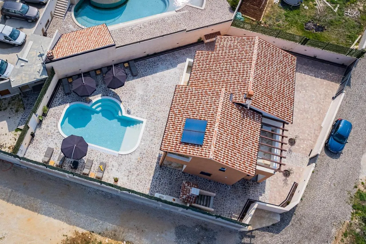 Villa Nur Pula 0*,